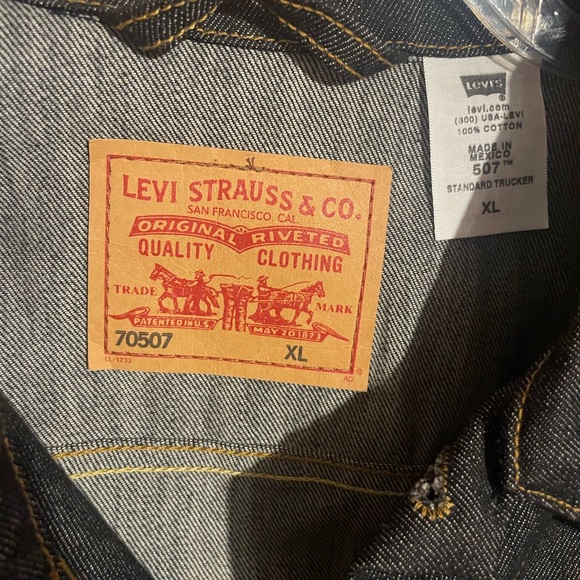 Levi 507 Jean jacket. - Picture 2 of 3